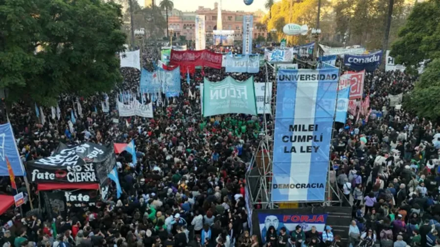 marcha-universitaria-mariano-fuchila-drone3