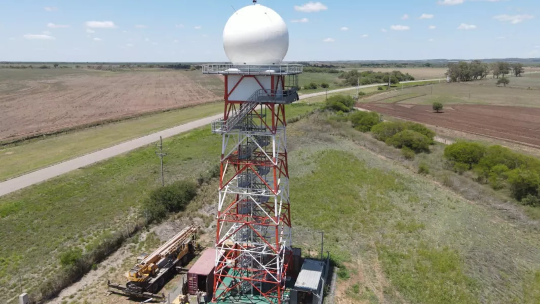 105012-finalizo-el-montaje-del-nuevo-radar-hidrometeorologico-en-las-lajitas