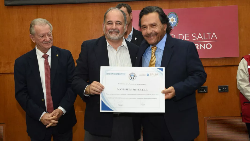 17116-el-gobernador-saenz-distinguio-a-mas-de-80-empresas-que-apostaron-a-la-educacion-y-al-trabajo