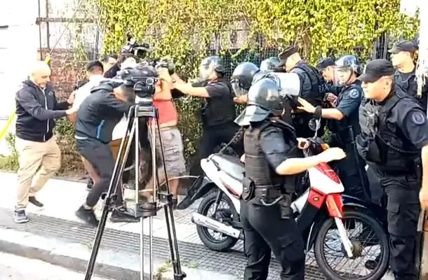 violenta-agresion-la-policia-federal-un-camarografo