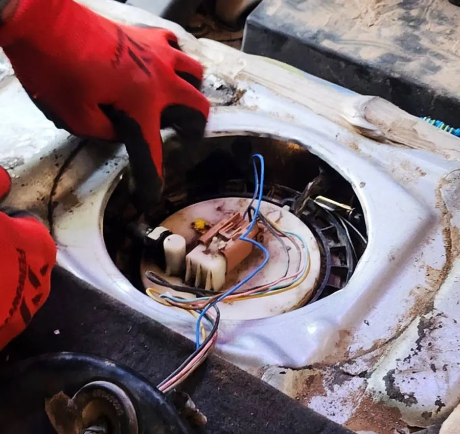 salta-cocaina-tanque_de_combustible