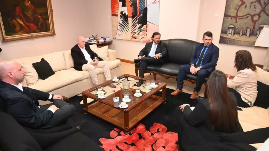 108358-el-gobernador-recibio-a-autoridades-de-la-daia-para-avanzar-en-acciones-conjuntas-contra-la-discriminacion-y-los-discursos-de-odio-20260609165219