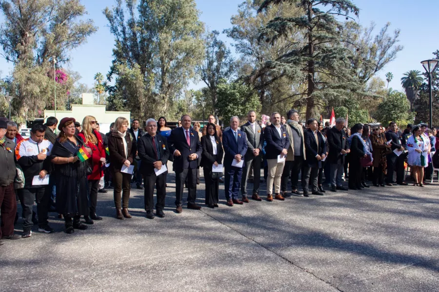 103103-conmemoraron-el-bicentenario-de-la-independencia-de-bolivia