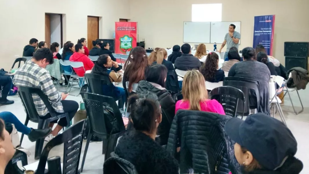 12383-derechos-humanos-brindo-capacitacion-con-puntaje-docente-en-general-ballivian