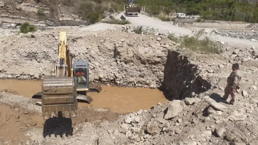 21718-avanza-la-construccion-de-un-tercer-tramo-del-puente-bailey-de-los-toldos