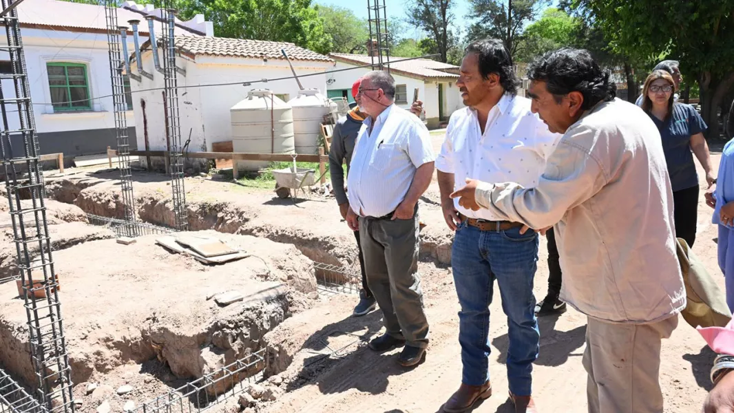 20007-en-el-galpon-el-gobernador-verifico-el-estado-y-avance-de-obras-publicas-finalizadas-y-en-ejecucion