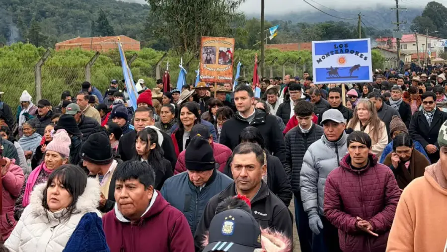 108704-el-ministro-ignacio-jarsun-acompanio-a-los-vecinos-de-los-toldos-en-sus-fiestas-patronales