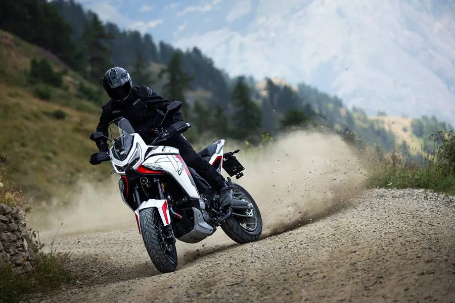 Moto Morini X-CAPE 1200 - en acción 1