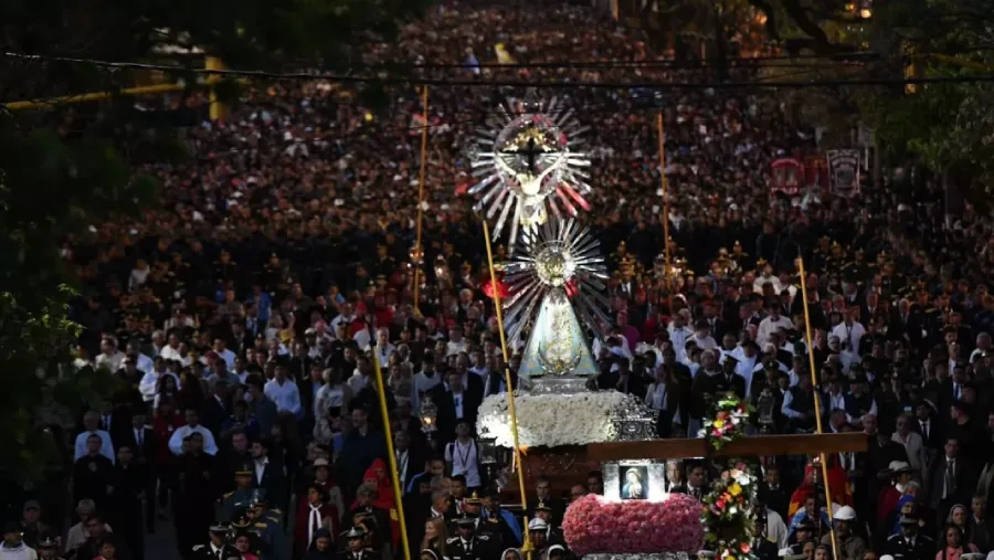 24952-el-pueblo-de-salta-renovo-su-pacto-de-fidelidad-y-amor-con-el-senior-y-la-virgen-del-milagro