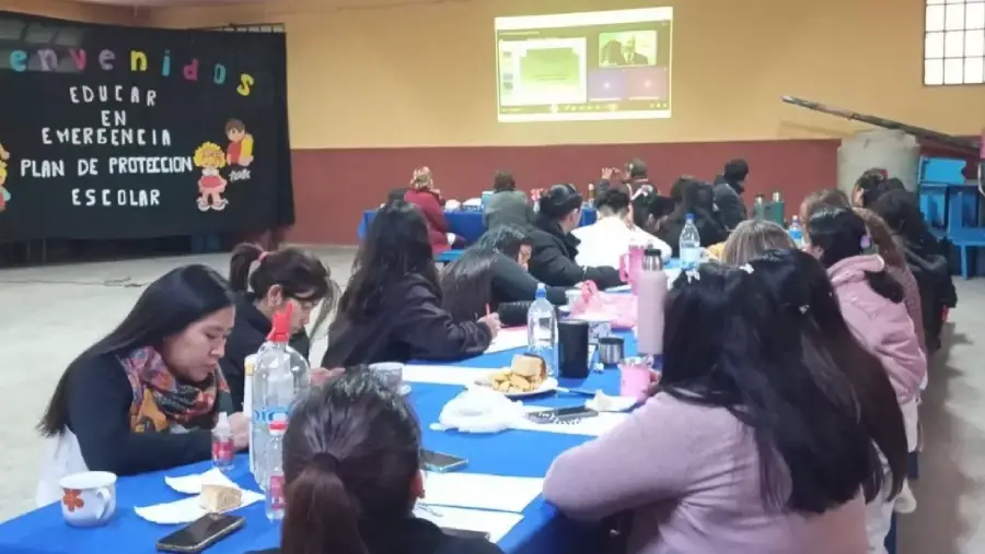 108118-defensa-civil-capacito-a-docentes-de-salvador-mazza-sobre-gestion-de-riesgos