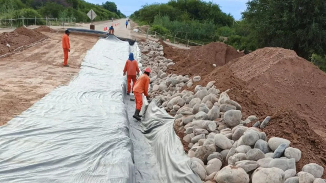 16915-vialidad-realiza-tareas-para-mitigar-problematicas-en-la-ruta-54