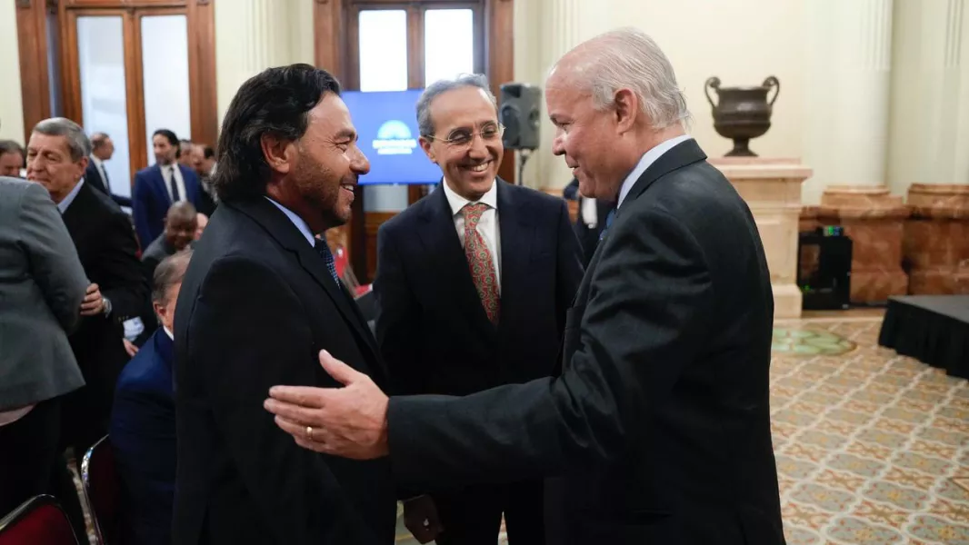 20729-el-gobernador-saenz-fue-distinguido-por-su-liderazgo-vision-etica-y-compromiso-con-el-desarrollo-sostenible