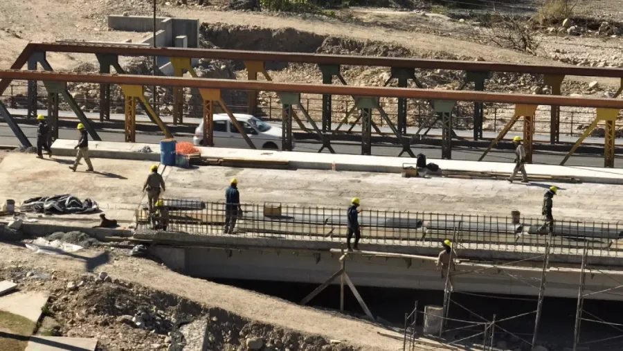 24362-puentes-sobre-el-rio-vaqueros-y-circunvalacion-saenz-superviso-la-obra-que-avanza-con-asistencia-financiera-provincial