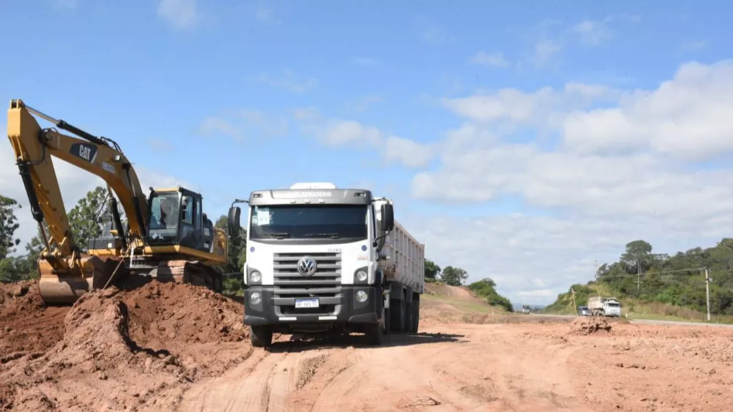 17141-tras-gestiones-del-gobernador-saenz-reiniciaron-las-obras-de-la-autopista-sobre-la-rn-934