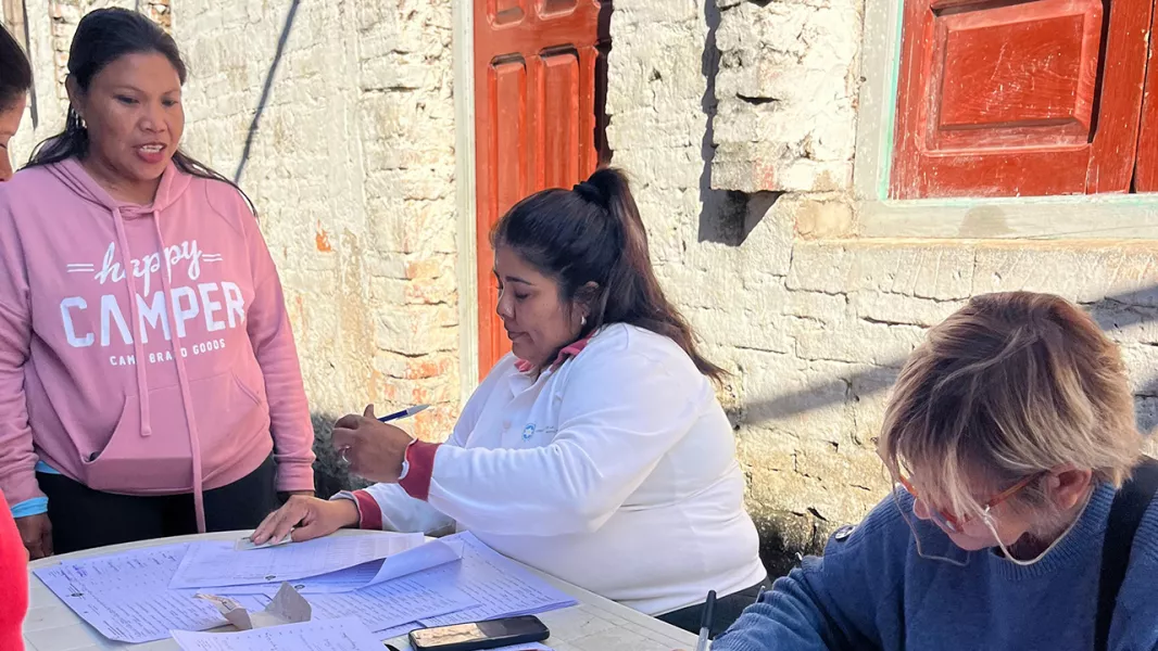 18480-provincia-brinda-un-refuerzo-alimentario-a-familias-originarias-de-embarcacion-y-aguaray