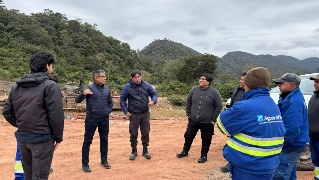102523-aguas-del-norte-realizo-tareas-de-mantenimiento-y-actualizacion-de-software-de-los-dispositivos-de-control-de-algas