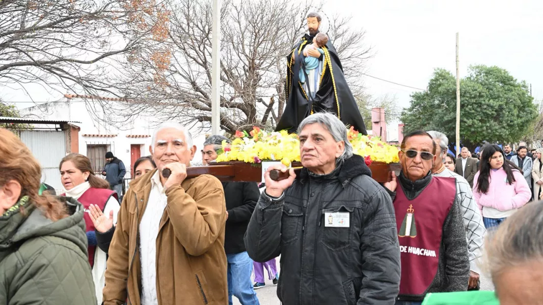 18823-el-gobernador-saenz-acompanio-al-pueblo-de-joaquin-v-gonzalez-en-su-fiesta-patronal