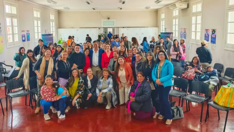 110104-nuevas-lineas-de-credito-para-mujeres-formadas-en-oficios-y-profesionales