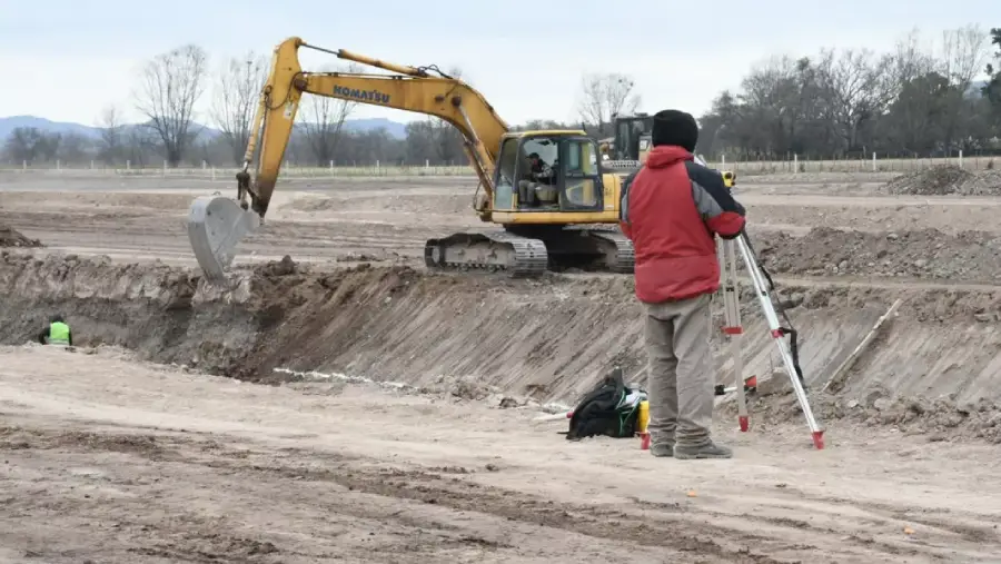 24219-comenzo-la-construccion-del-canal-pluvial-de-la-autopista-del-valle-de-lerma-saenz-superviso-las-obras