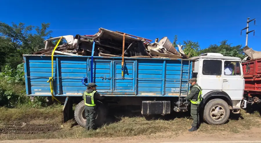 descubren_cien_toneladas_de_material_ferroso_trasladados_en_15_camiones_sin_la_documentacion_correspondiente_2 (1)