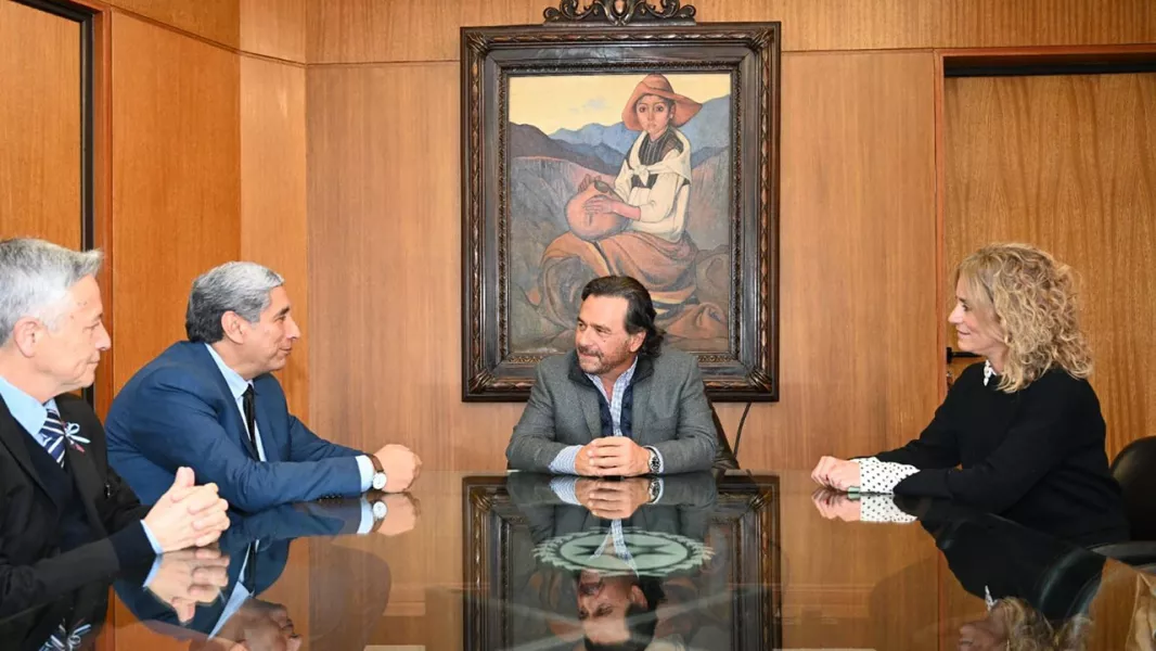 101867-el-gobernador-saenz-se-reunio-con-las-nuevas-autoridades-de-la-unsa-y-ratifico-el-compromiso-de-cooperacion