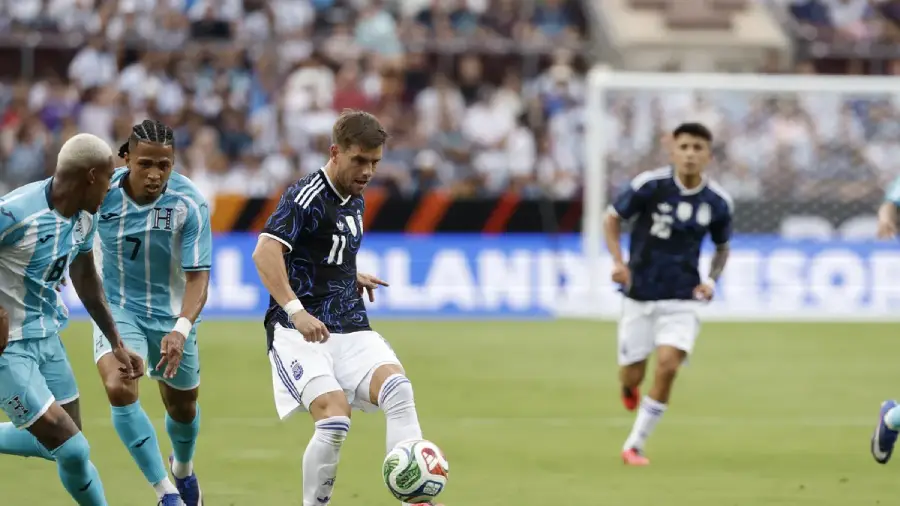 la-seleccion-argentina-cumplio-y-le-gano-2-0-honduras-texas-debutaron-tres-juveniles