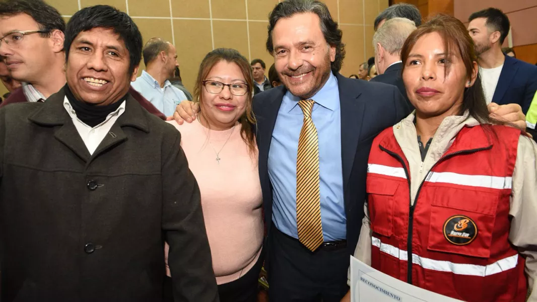 17115-el-gobernador-saenz-distinguio-a-mas-de-80-empresas-que-apostaron-a-la-educacion-y-al-trabajo