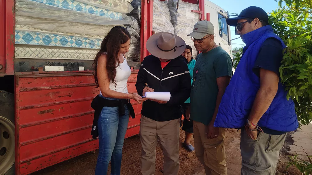 101077-continua-la-entrega-de-elementos-en-municipios-afectados-por-la-crecida-de-los-rios-bermejo-y-pilcomayo