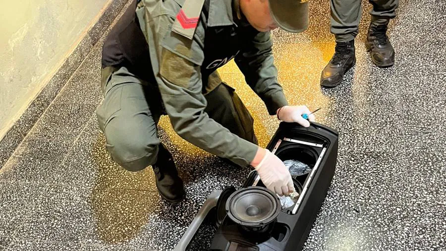 un_hombre_escondio_mas_de_3_kilos_de_cocaina_dentro_de_un_parlante_5