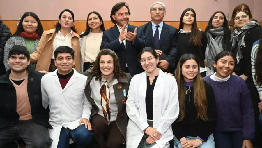 108471-saenz-anuncio-becas-para-estudiantes-de-medicina-y-una-inversion-de-2-mil-millones-para-fortalecer-las-escuelas-tecnicas