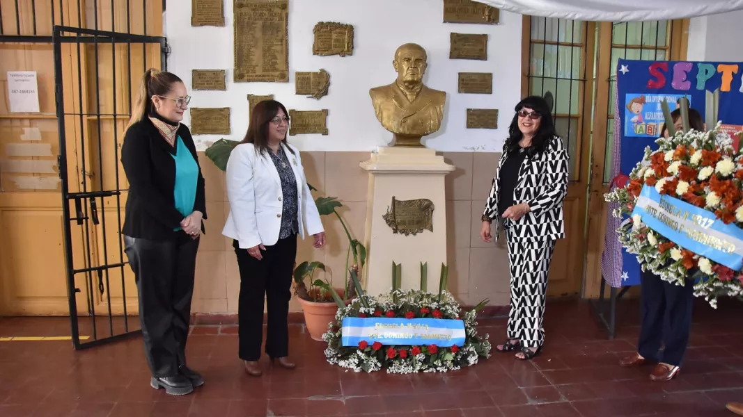 19512-escuela-sarmiento-se-realizo-el-acto-en-conmemoracion-por-el-dia-del-maestro