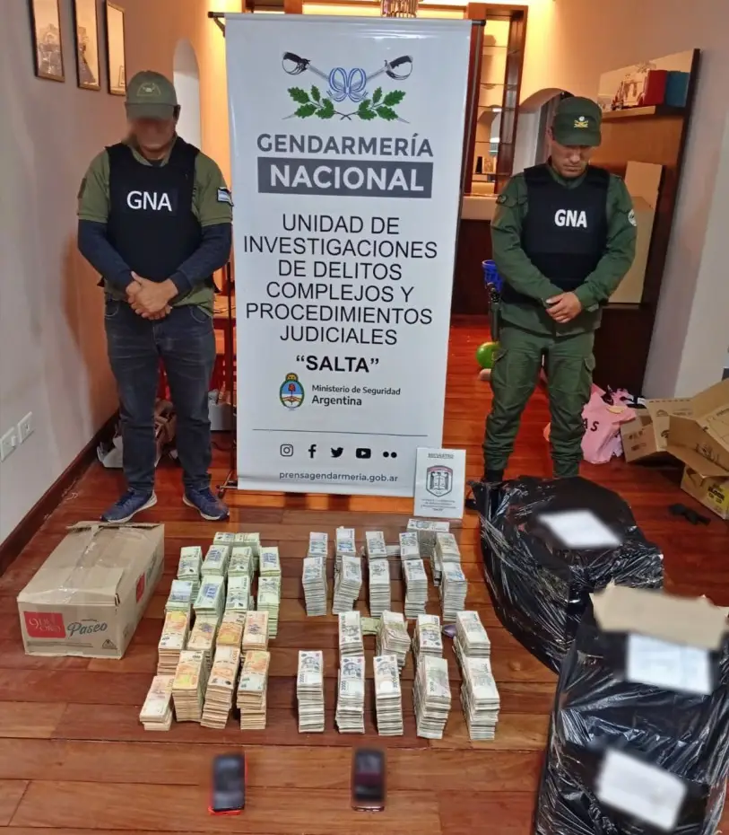 mas_de_352_millones_de_pesos_12_vehiculos_de_alta_gama_y_mercaderia_de_contrabando_fueron_decomisados_tras_seis_registros_de_locales_comerciales_7