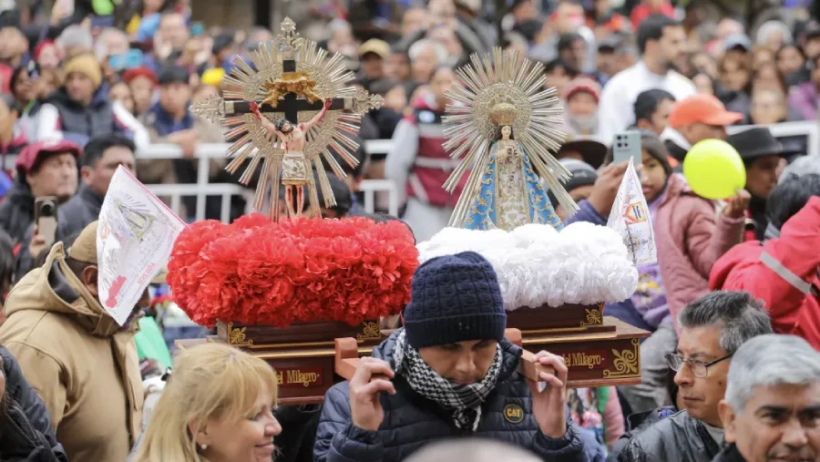 24954-el-milagro-saltenio-convoco-a-miles-de-fieles-e-impulso-la-actividad-turistica-en-la-provincia