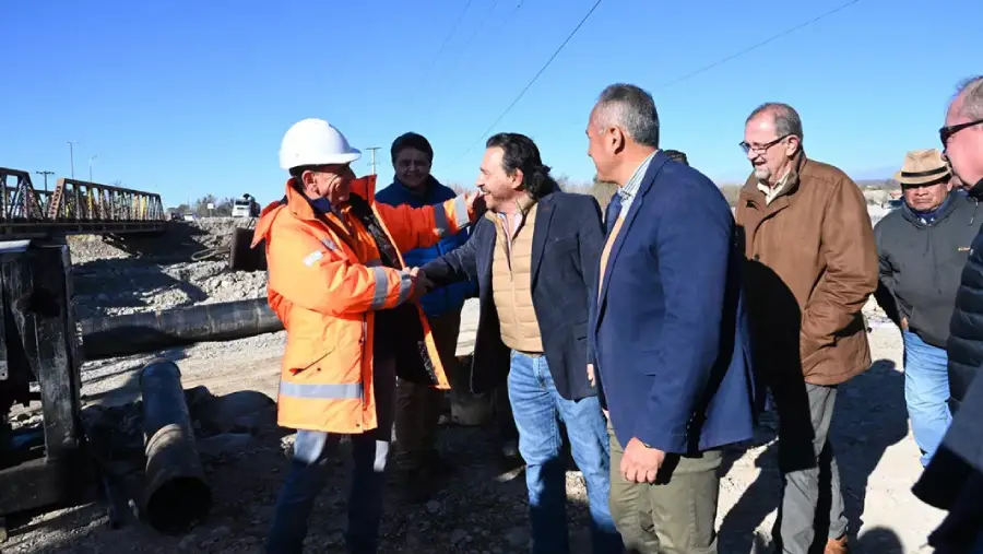 18848-inicio-la-construccion-del-primer-puente-sobre-rio-vaqueros-el-gobernador-recorrio-las-obras