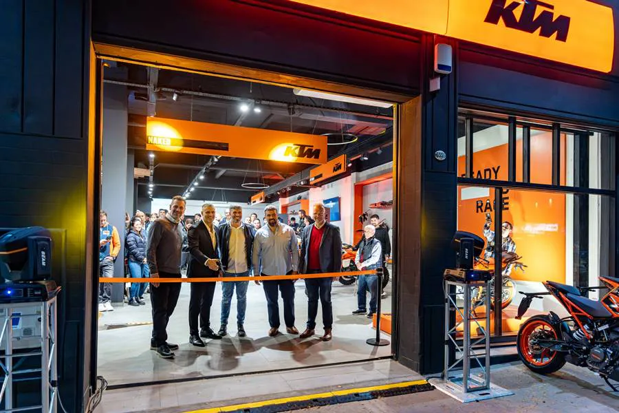 Corte de Cintas Nuevo concesionario KTM en Villa Urquiza