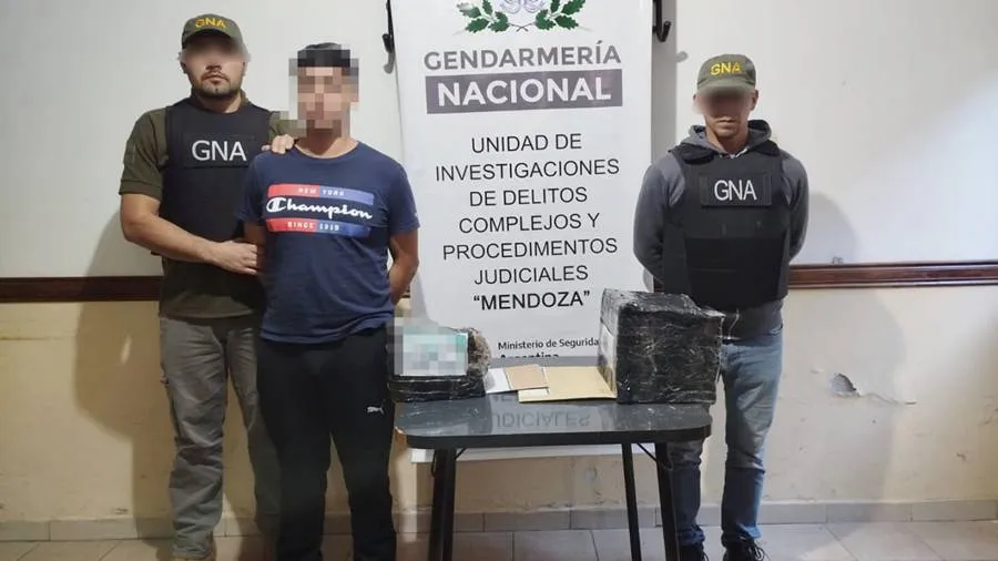 en_un_control_en_formosa_los_gendarmes_detectan_una_encomienda_con_fentanilo_que_derivo_en_la_detencion_en_mendoza_de_su_destinatario_1