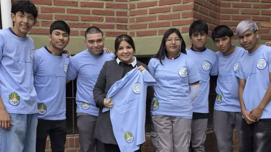Estudiantes salteños diseñan una pulsera inteligente para mejorar la seguridad de personas sordas e hipoacúsicas