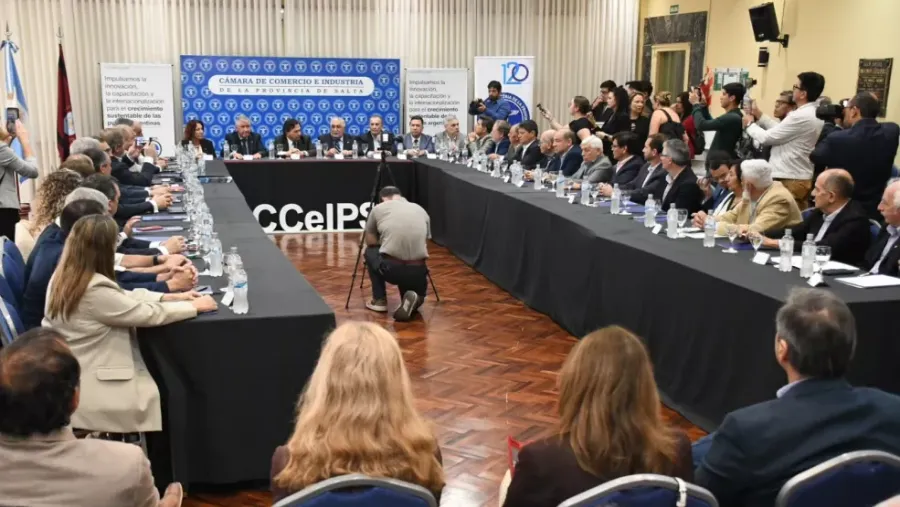 25525-gustavo-saenz-en-el-aniversario-de-la-camara-de-comercio-e-industria-de-salta