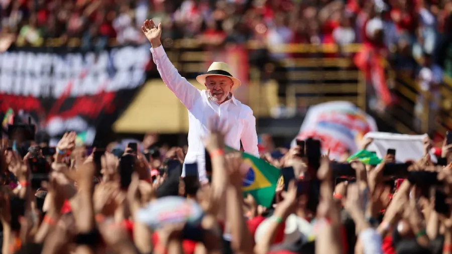 Elecciones en Brasil: Lula da Silva fue reelecto como presidente después de ganar en el balotaje ante Flávio Bolsonaro