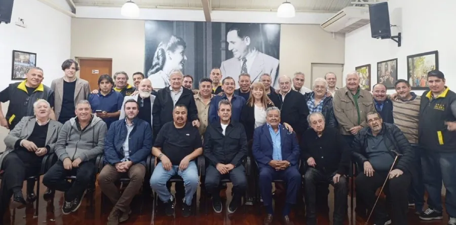 En tono electoral y en medio de especulaciones internas, Sergio Massa sumó otra foto política: visitó a los gremios de las 62 Organizaciones Peronistas