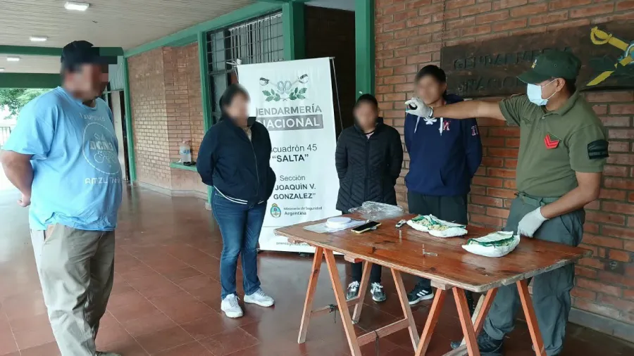 Joaquín V. González: Detienen a dos pasajeros que ocultaban cocaína adosada a sus cuerpos
