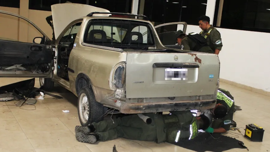modifico_la_estructura_que_divide_la_cabina_y_la_caja_de_una_pick_up_para_ocultar_48_kilos_de_cocaina_7